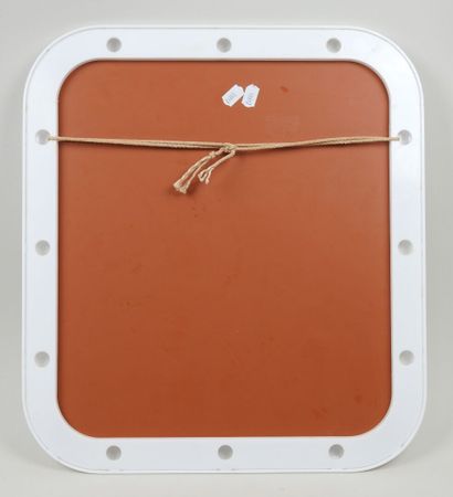 Miroir rectangulaire en plastique blanc.
Travail...