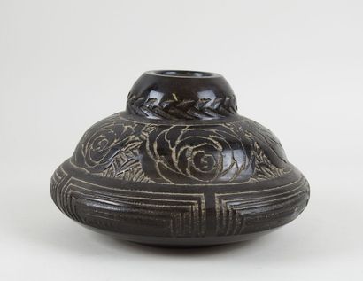 KRIEGEL (XXe).
Vase en verre teinté mauve...
