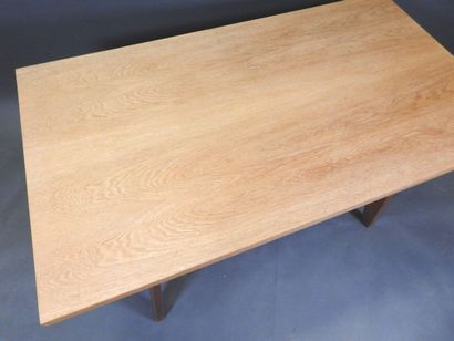 René GABRIEL (1890-1950).
Table rectangulaire...