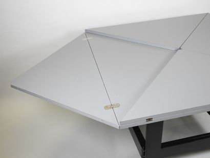 Table à plateau carré portefeuille en stratifié...