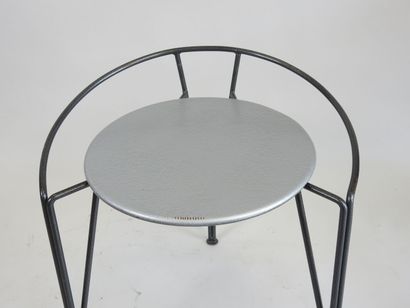 Olivier MOURGUE (1939).
Tabouret en métal...