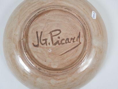 J.G. PICARD (XXe).
Plat circulaire en céramique...