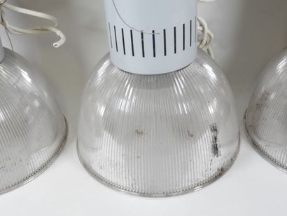 Lot de trois plafonniers en plastique et...