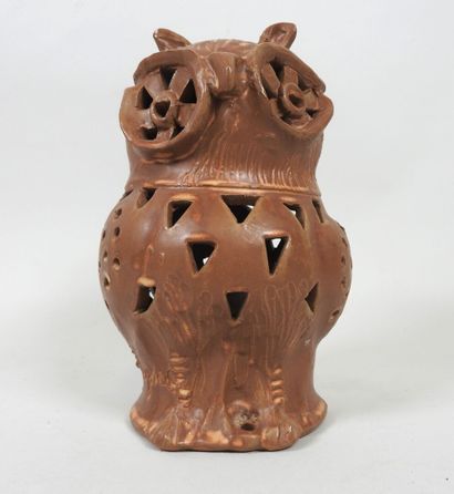 POTERIE de MEYSSAC, XXe.
Veilleuse en céramique...
