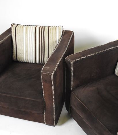 Paire de fauteuils en bois recouvert de nimbuc...