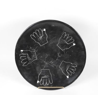 BURNO PRODUCT, XXe.
Plat en céramique noir...