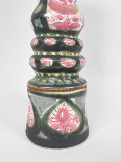 André L'HELGUEN (1935) pour KERALUC QUIMPER.
Vase...