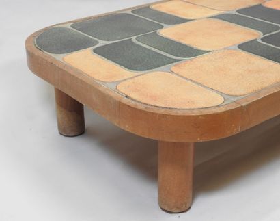 Roger CAPRON (1922-2006).
Table basse rectangulaire...