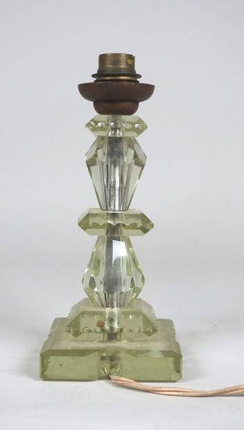École XXe.
Pied de lampe en verre légèrement...