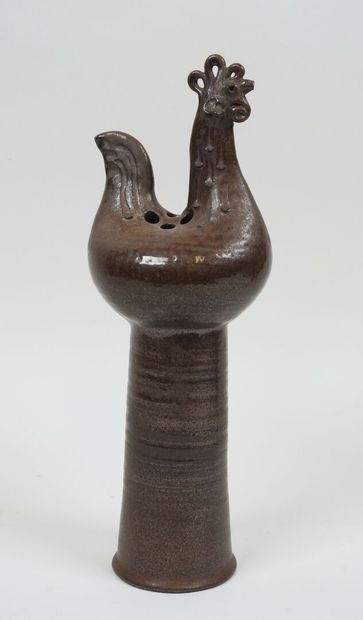 École XXe. 
Vase en céramique marron à décor...