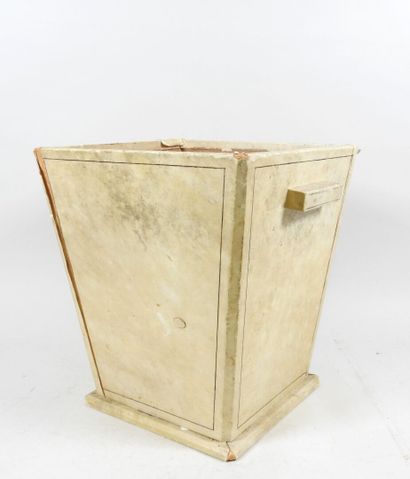 Corbeille en bois recouvert de parchemin,...