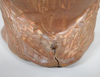 POTERIE de MEYSSAC, XXe.
Veilleuse en céramique...