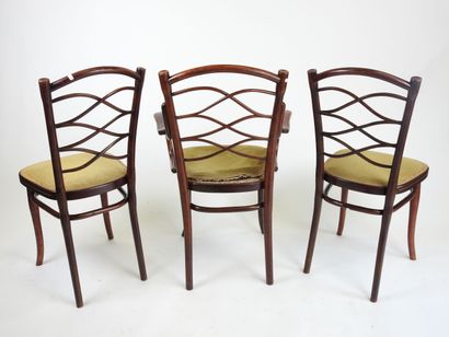 THONET.
Ensemble comprenant un fauteuil et...