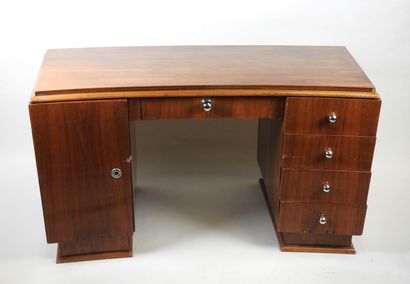 Bureau en bois et placage de forme légèrement...
