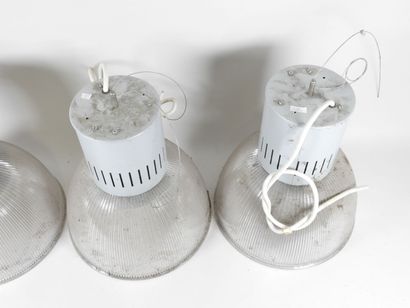 Lot de trois plafonniers en plastique et...