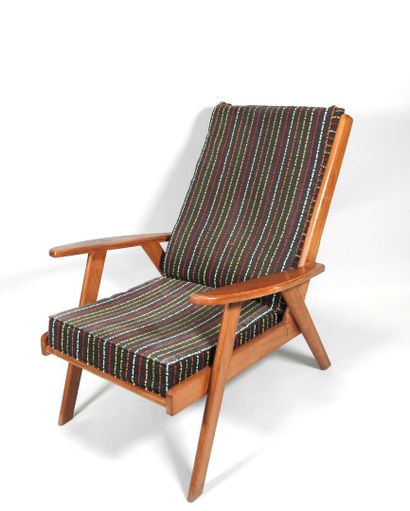 Fauteuil en bois, garniture de tissu et laine...