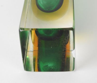 MURANO, XXe.
Vase rectangulaire modèle 