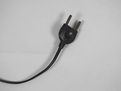 Lampe à l'abat jour en plastique et le pied...