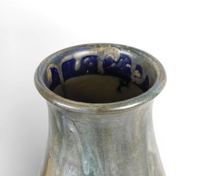 Léon POINTU (1879-1942).
Paire de vases signés...