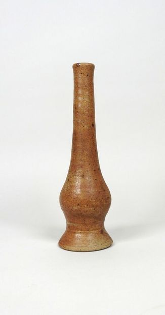 École XXe. 
Vase soliflore en céramique....