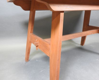 René GABRIEL (1890-1950).
Table rectangulaire...