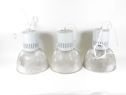 Lot de trois plafonniers en plastique et...