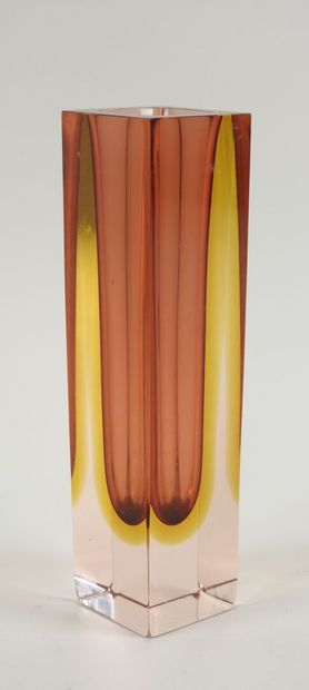 MURNAO, XXe.
Vase rectangulaire modèle 