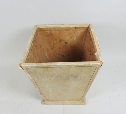 Corbeille en bois recouvert de parchemin,...