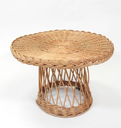 Table basse circulaire en rotin tressée....