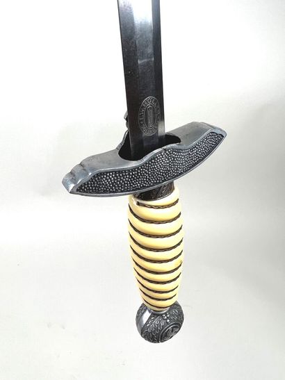 Germany, 2nd GM.
LW model 37 dagger.
Aluminum...