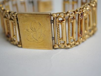Gold curb chain with inscription 16 cm.
C...