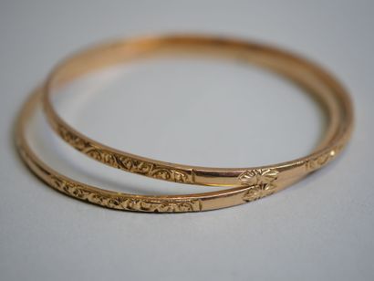 2 chased gold bracelets.
AC 28.19 g. 
(d...
