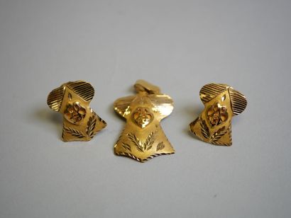 Assorted gold lot: 
Pair of earrings and...