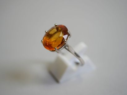 Oval white gold stone** ring TDD 53.
3,18...