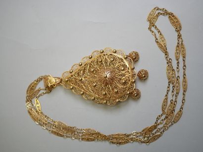 Gold lot:
Sautoir filigree 268 cm, meskia...