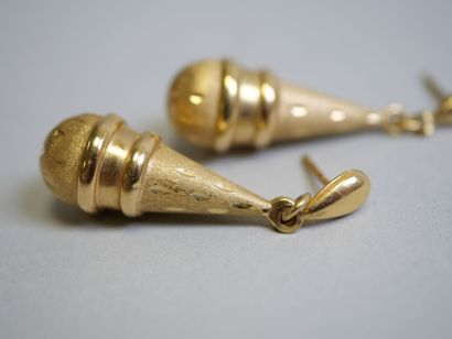 Pair of gold earrings.
2,45 g.