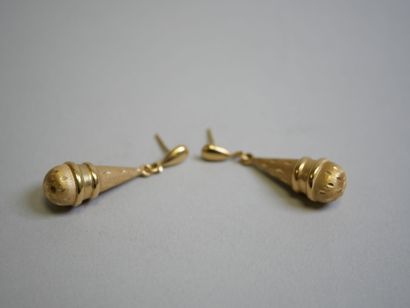 Pair of gold earrings.
2,45 g.
