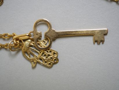 Gold lot: 
Forçat chain 44 cm, 2 pendants...