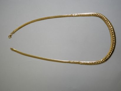 Gold necklace, stamped links, 43 cm drop.
C...