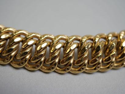 Gold American curb chain, 19 cm.
C 16.35...