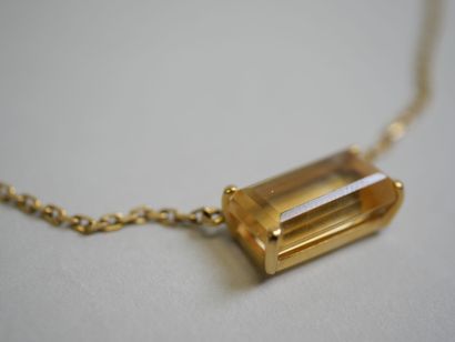 Rectangular** yellow stone-gold necklace.
AC...