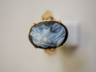 Gold cameo ring TDD 52.
C 2.79 g.