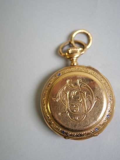 Gold collar watch.
AC 18.93 g.
