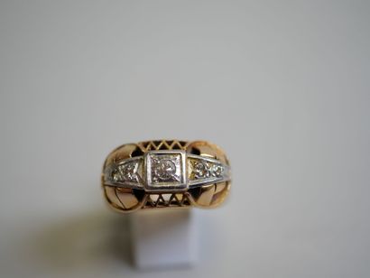 Gold diamond ring TDD 56.
AC 7.30 g.