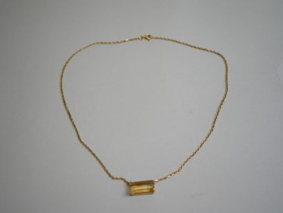 Rectangular** yellow stone-gold necklace.
AC...
