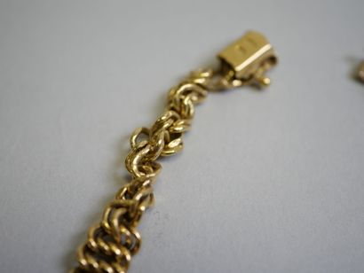 Gold debris.
 C 10.75 g.