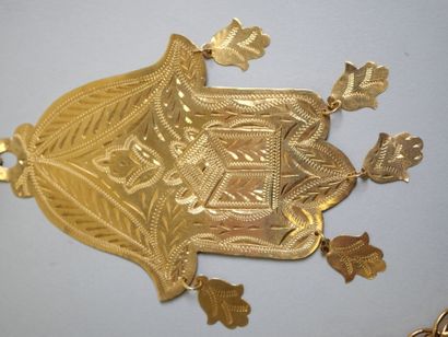 Gold lot: 
78 cm necklace, pendant with hand...