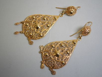 Pair of gold filigree earrings.
C 17.90 ...
