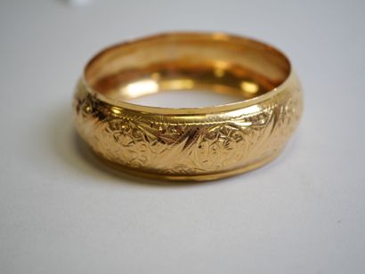 Chased gold bracelet.
C 32.86 g.