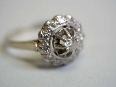 White gold diamond ring TDD 63.
C 4.98 g...